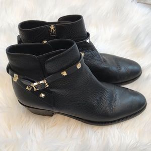 AUTH VALENTINO ROCKSTUD BOOTIE